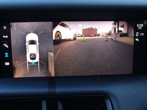 Used 2022 Porsche Taycan image 28