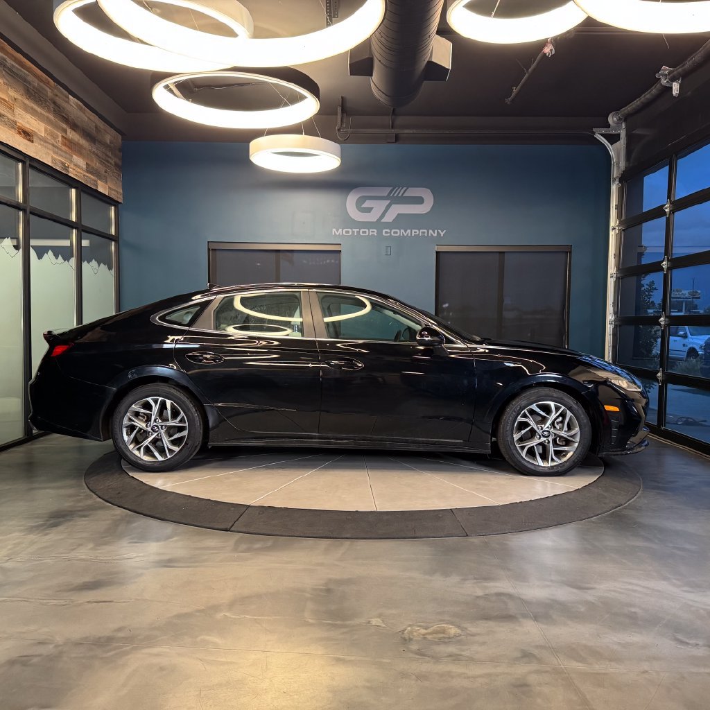 Used 2022 Hyundai Sonata SEL FWD image 2