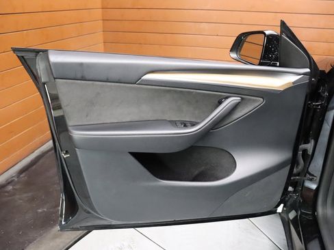 Used 2023 Tesla Model Y Long Range image 47