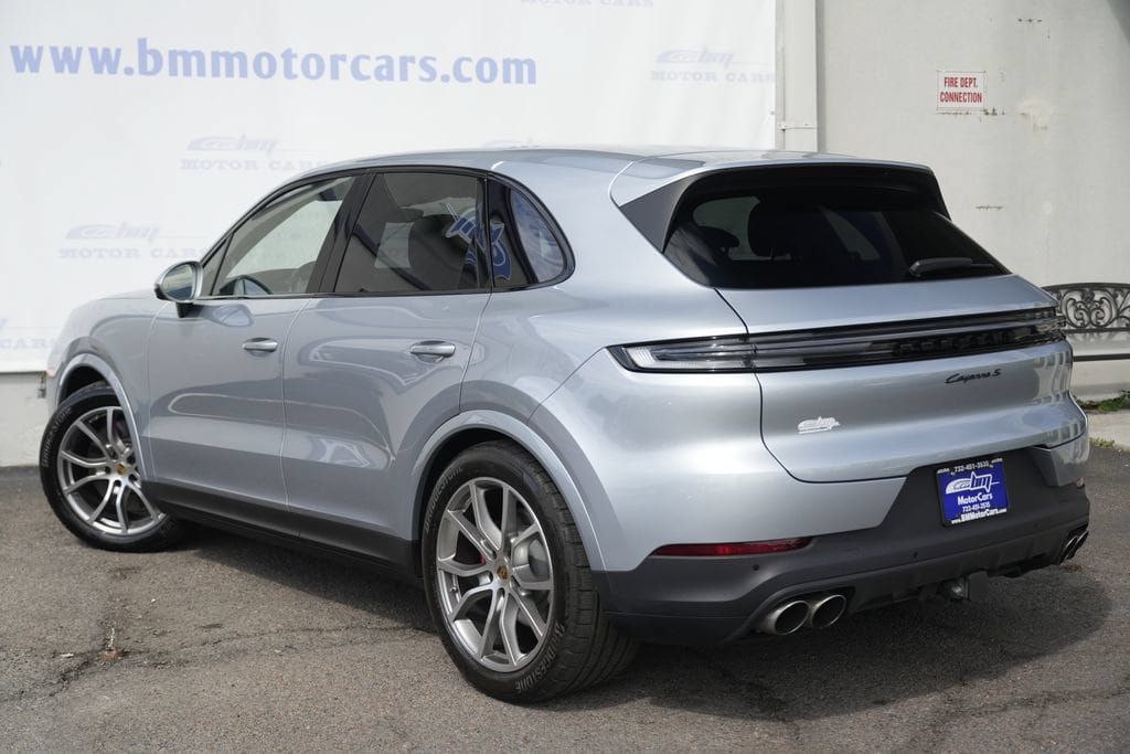 Used 2024 Porsche Cayenne S w/ Sport Chrono Package AWD/4WD image 4