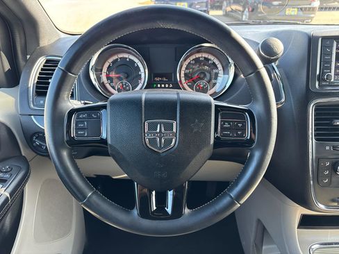 Used 2017 Dodge Grand Caravan SXT image 13