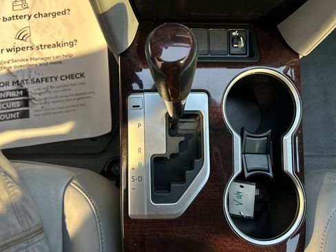 Used 2013 Toyota Camry XLE image 30