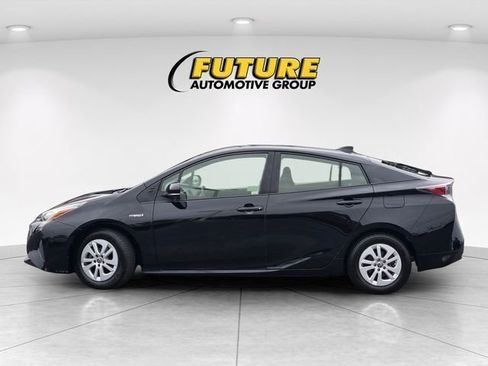 Certified 2017 Toyota Prius Two w/ Carpet Mat Package FWD image 9