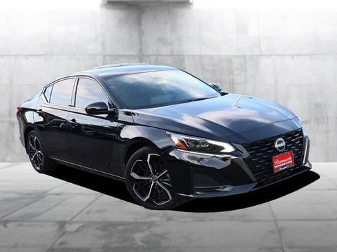 Certified 2025 Nissan Altima 2.5 SR w/ SR Premium Package FWD image 2