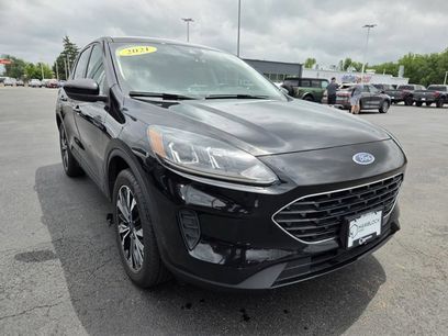 Used 2021 Ford Escape SE w/ SE Sport Appearance Package