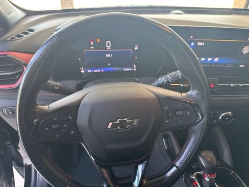 Used 2025 Chevrolet TrailBlazer RS w/ Convenience Package AWD/4WD image 10