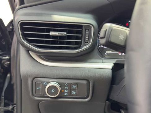 Used 2022 Ford Explorer XLT w/ Equipment Group 202A RWD image 29