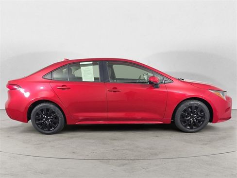 Used 2020 Toyota Corolla LE image 6