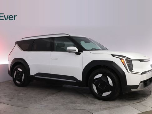 Used 2024 Kia EV9 Wind AWD/4WD image 14