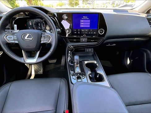 Used 2025 Lexus NX 250 image 14