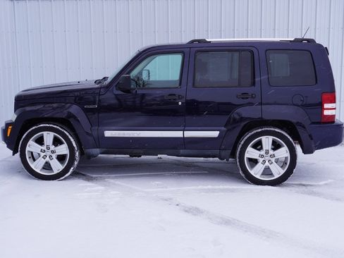 Used 2011 Jeep Liberty Sport image 3