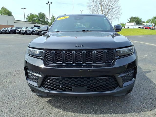 Certified 2024 Jeep Grand Cherokee Altitude AWD/4WD image 2