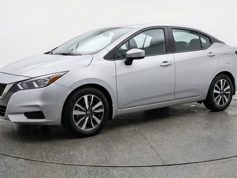 Used 2025 Nissan Versa SV image 3