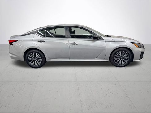Used 2024 Nissan Altima 2.5 SV image 8