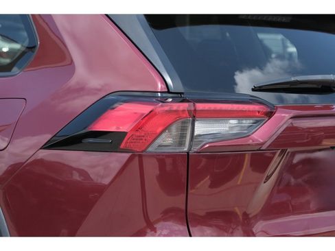 Used 2021 Toyota RAV4 LE AWD/4WD image 8