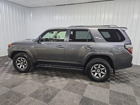 Used 2021 Toyota 4Runner TRD Off-Road Premium w/ Moonroof Package AWD/4WD image 4