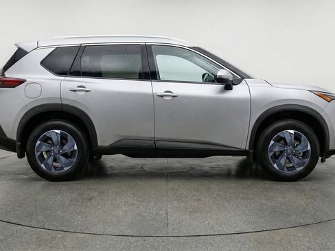Used 2025 Nissan Rogue SV image 11
