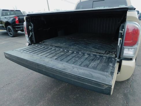 Used 2020 Toyota Tacoma 4x4 Double Cab image 11
