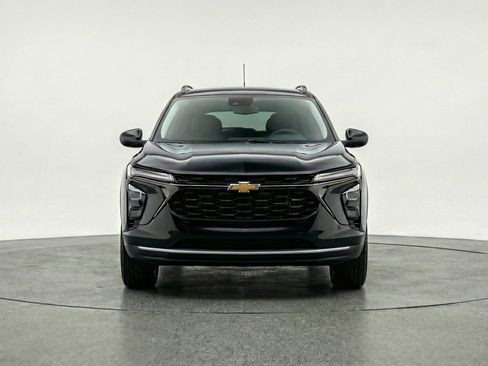 Used 2025 Chevrolet Trax LT w/ LT Convenience Package image 2