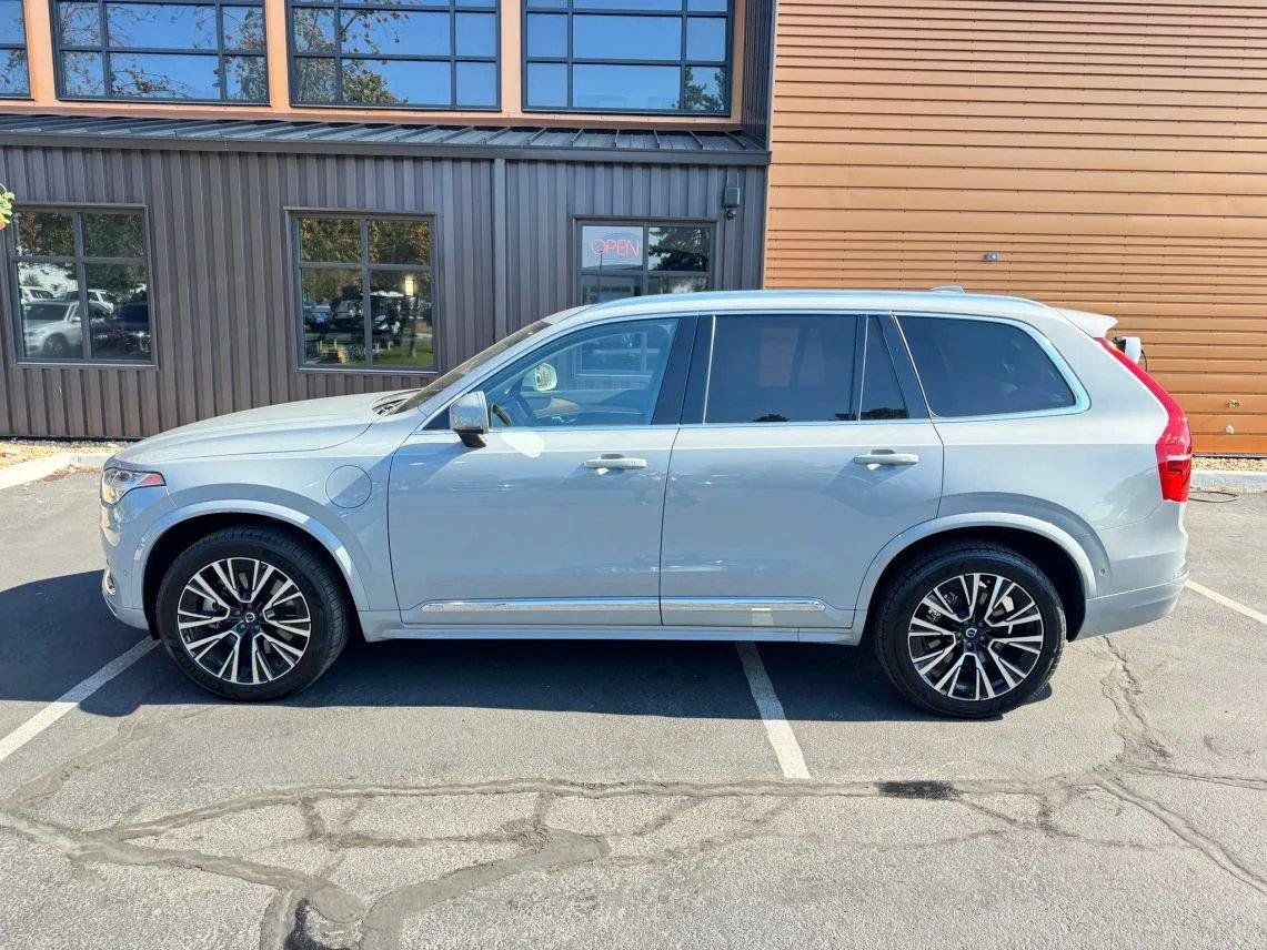 Used 2024 Volvo XC90 T8 Plus AWD/4WD image 2