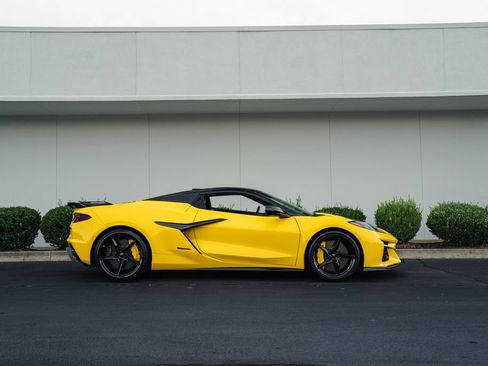 Used 2025 Chevrolet Corvette E-Ray AWD/4WD image 2