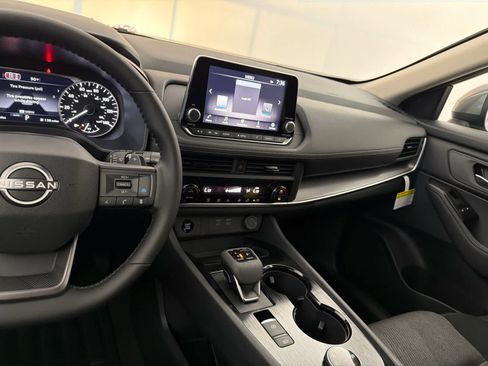 New 2026 Nissan Rogue SV AWD/4WD image 18