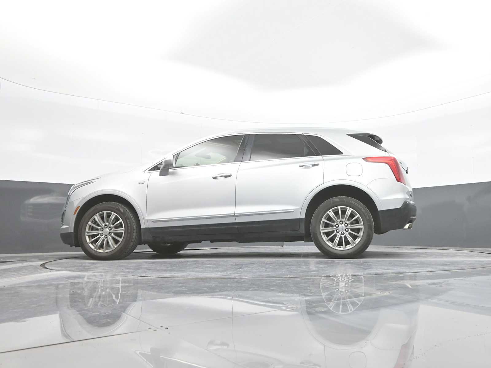 Used 2017 Cadillac XT5 Luxury w/ Driver Awareness Package AWD/4WD image 44