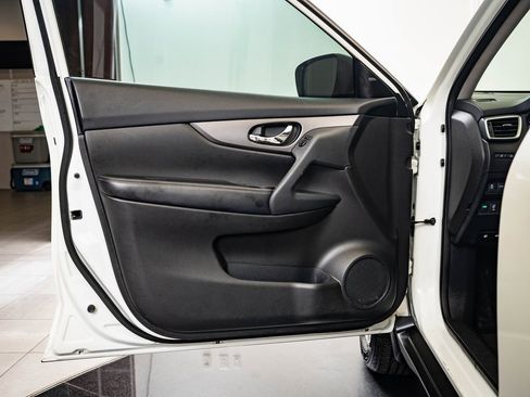 Used 2016 Nissan Rogue SV w/ SV Premium Package image 22