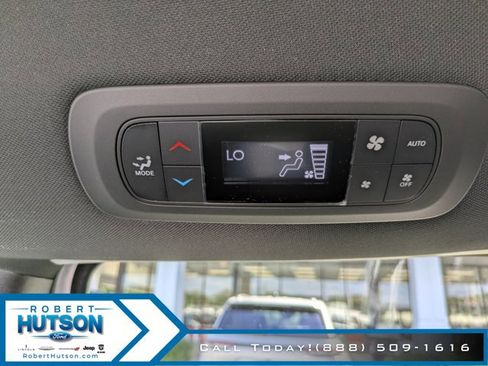 New 2026 Chrysler Pacifica Select image 13