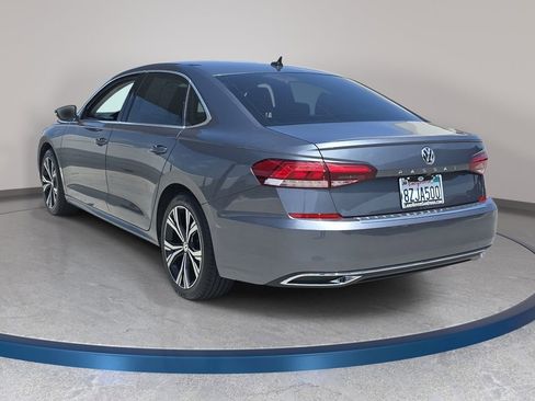 Used 2022 Volkswagen Passat 2.0T SE FWD image 8