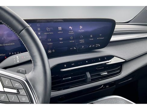 Used 2025 Buick Enclave Preferred AWD/4WD image 9