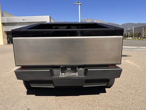 Used 2024 Tesla Cybertruck AWD Crew Cab image 6