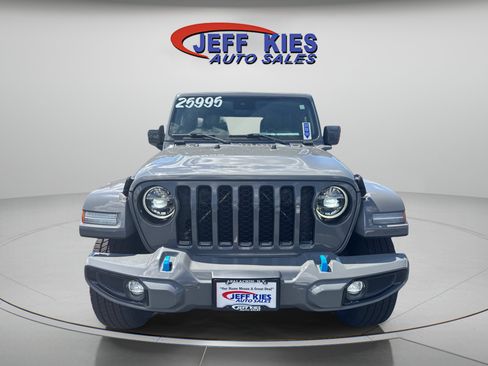 Used 2022 Jeep Wrangler Unlimited Sahara AWD/4WD image 2