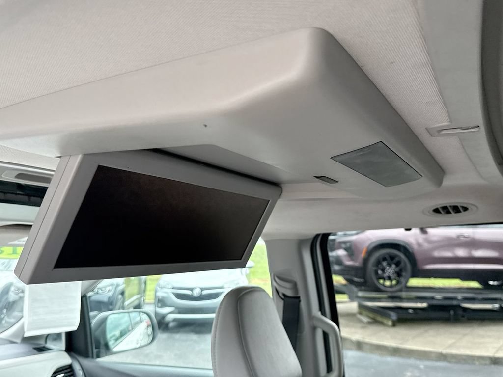 Used 2018 Toyota Sienna Limited Premium w/ Carpet Mat Package AWD/4WD image 13