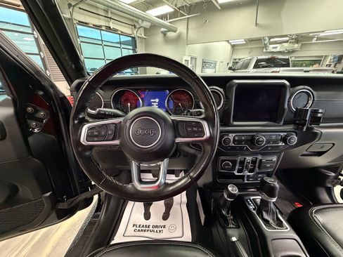 Used 2022 Jeep Wrangler Unlimited Sahara w/ Cold Weather Group AWD/4WD image 8