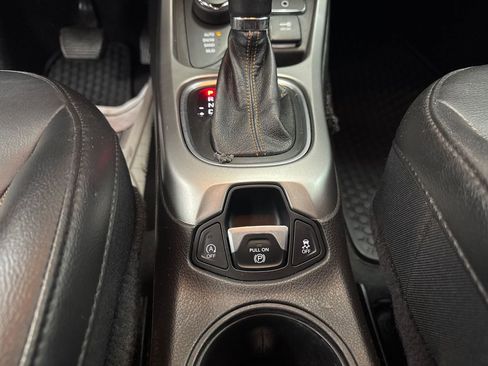 Used 2019 Jeep Compass Latitude w/ Popular Equipment Group AWD/4WD image 18