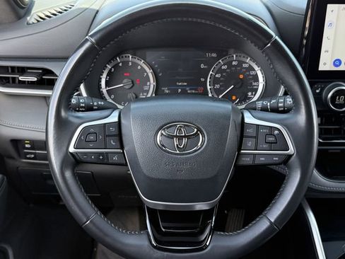 Used 2024 Toyota Highlander XSE image 13