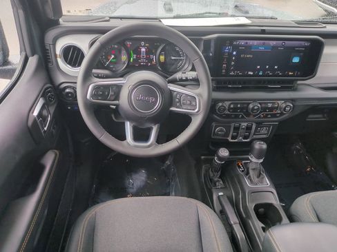 Used 2025 Jeep Wrangler Unlimited Sahara w/ Safety Group image 17