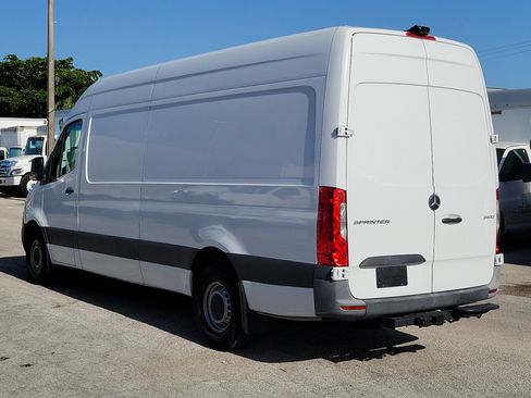 Used 2022 Mercedes-Benz Sprinter 2500 image 3