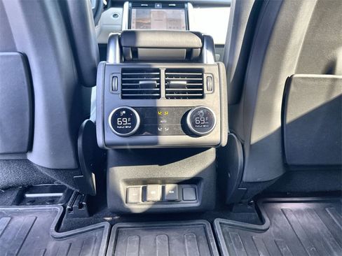 Used 2024 Land Rover Discovery Metropolitan Edition image 16