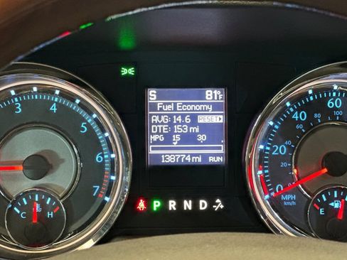 Used 2012 Chrysler Town & Country Limited w/ Luxury Group FWD image 30