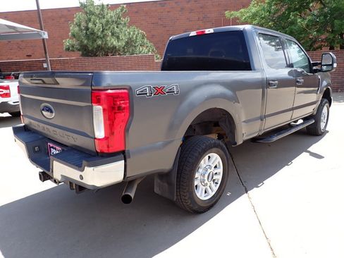 Used 2017 Ford F250 XLT w/ XLT Value Package AWD/4WD image 4