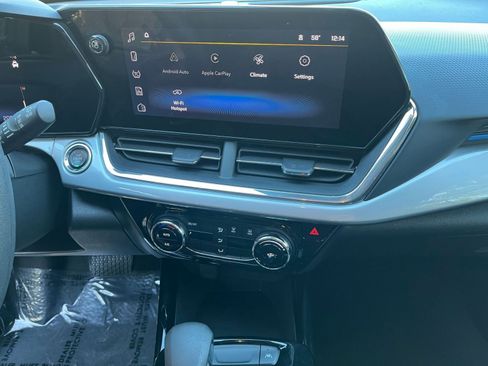 Used 2025 Chevrolet Trax LT image 18