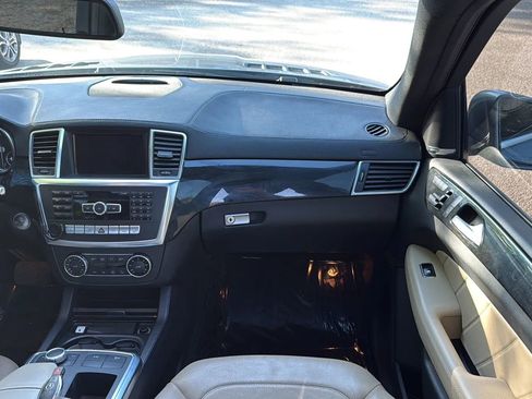 Used 2015 Mercedes-Benz GL 450 4MATIC image 28