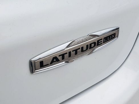 Used 2023 Jeep Compass Latitude AWD/4WD image 29