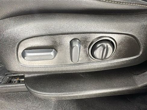 Used 2023 Chevrolet Traverse LT image 11