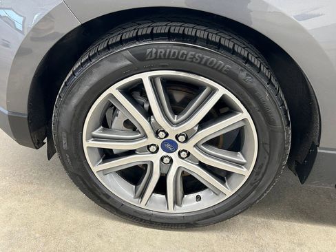Used 2022 Ford Edge Titanium image 9