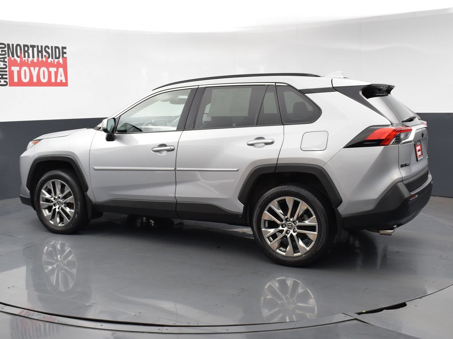 Used 2021 Toyota RAV4 XLE Premium AWD/4WD image 2
