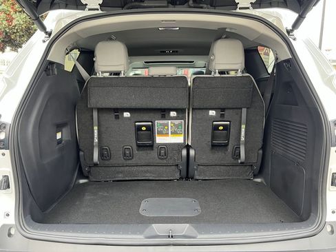 Used 2025 Toyota Sienna XLE image 53