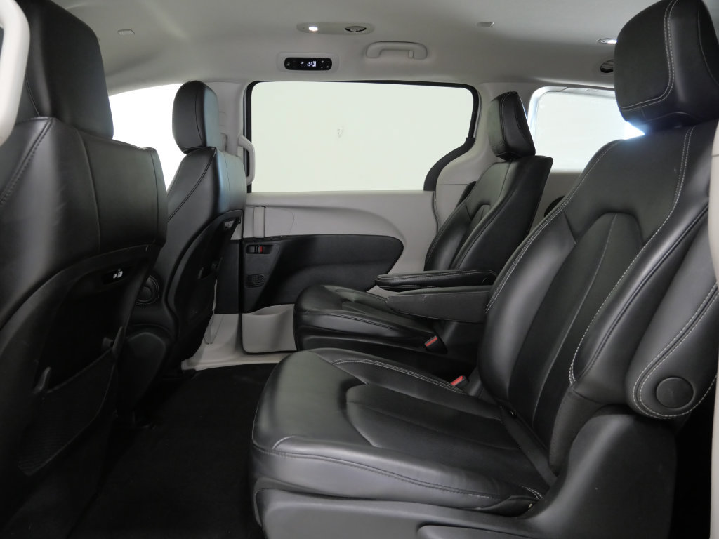Used 2023 Chrysler Pacifica Touring-L FWD image 23
